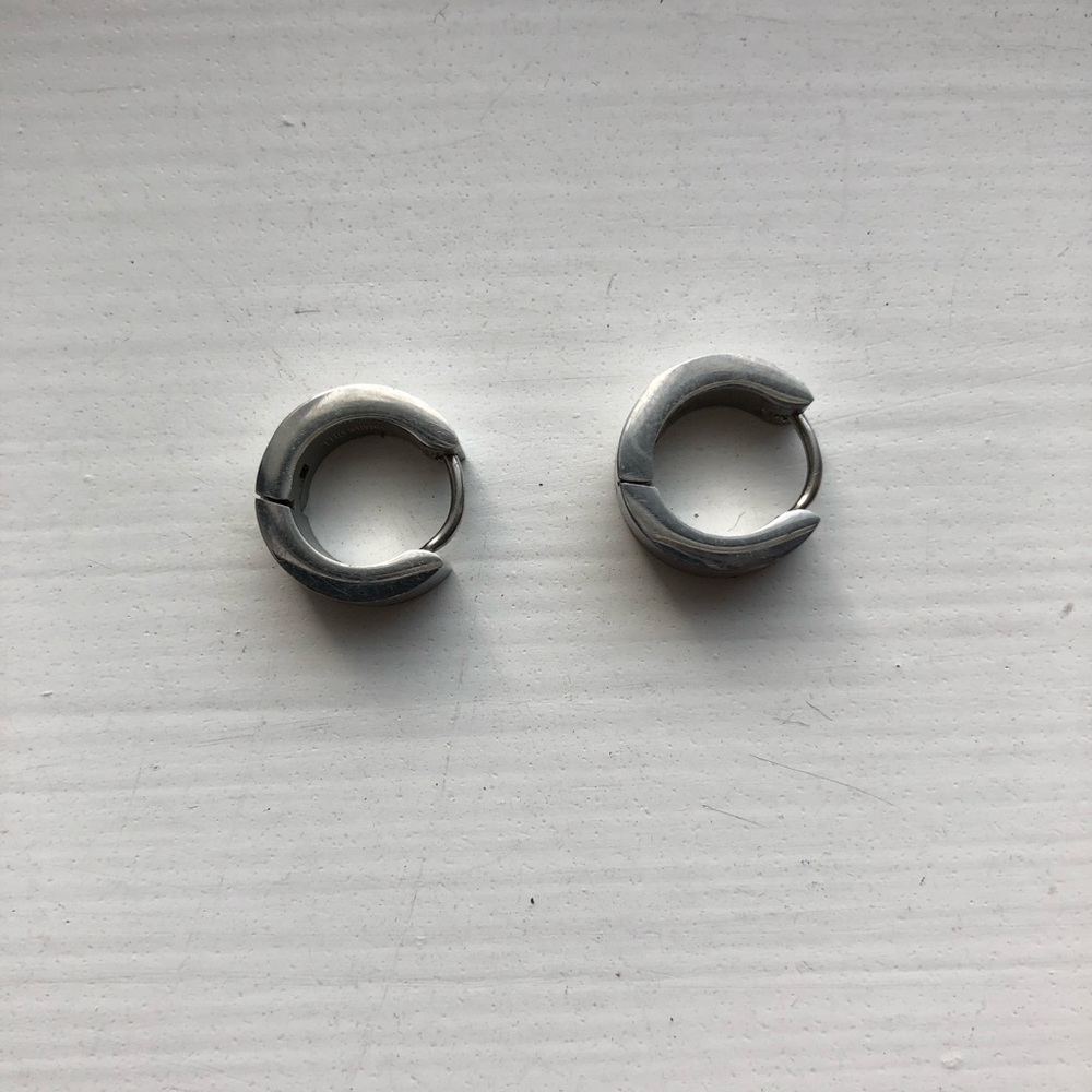 Small stainless steel cross hoop earrings - Picture 2 of 5